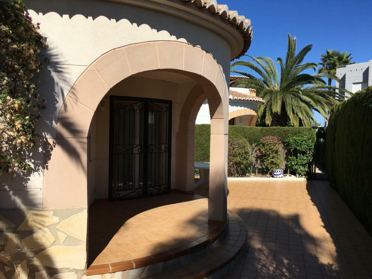 Frente Al Mar - Velazquez Villa Олива Екстериор снимка